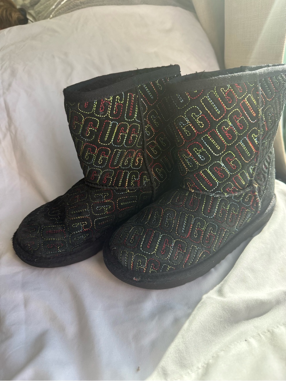 UGG Kids Classic Graphic Stitch Black Boots Logo Size 2